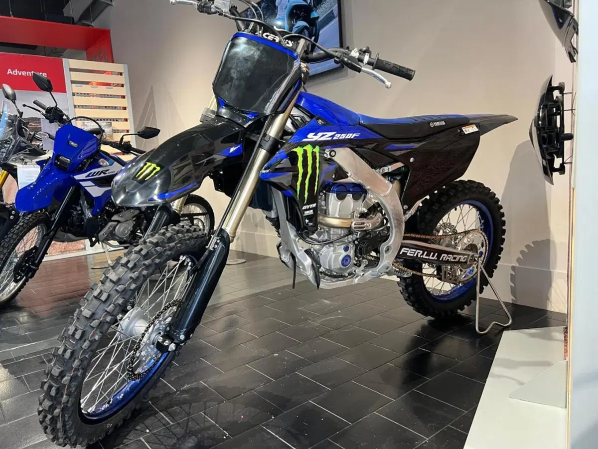 Yamaha YZ 250 F Monster Energy Yamaha Racing Edition (2025) (2)