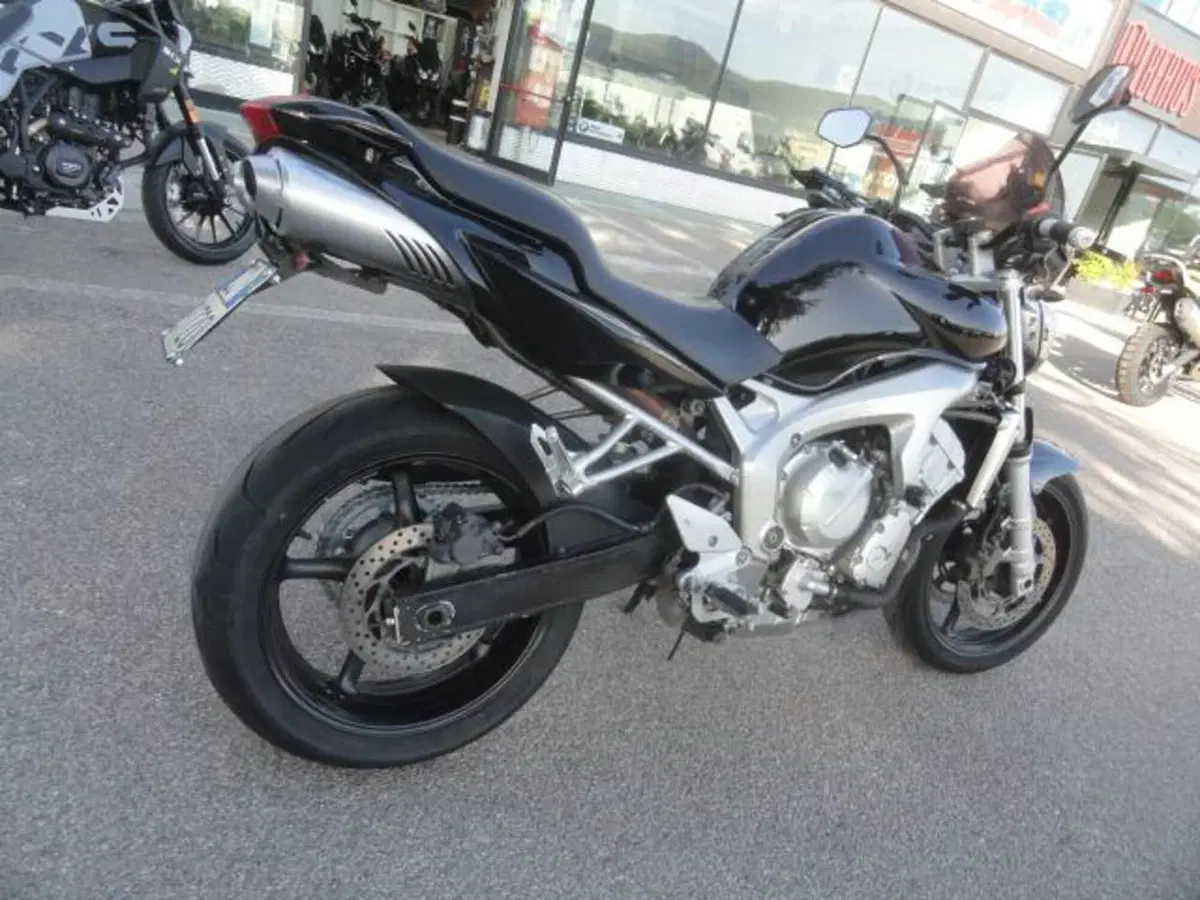 Yamaha FZ6 (2004 - 07) (9)
