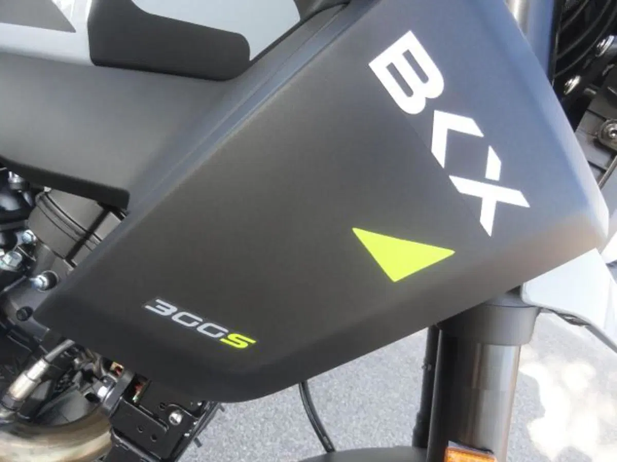 Benelli BKX 300 S (2026) (9)