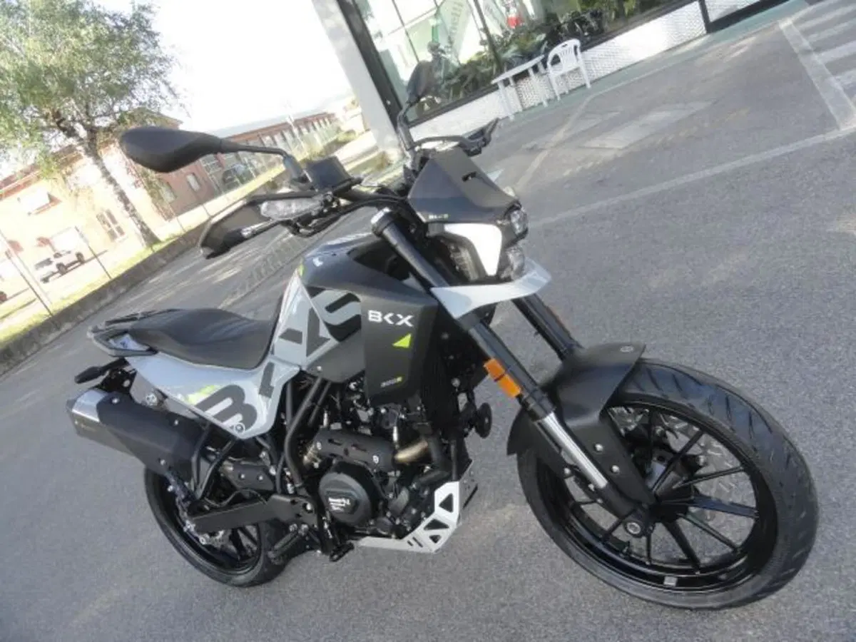 Benelli BKX 300 S (2026) (2)