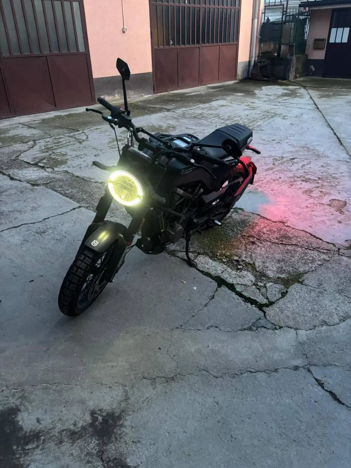 Husqvarna Svartpilen 125 (2024 - 26) (3)