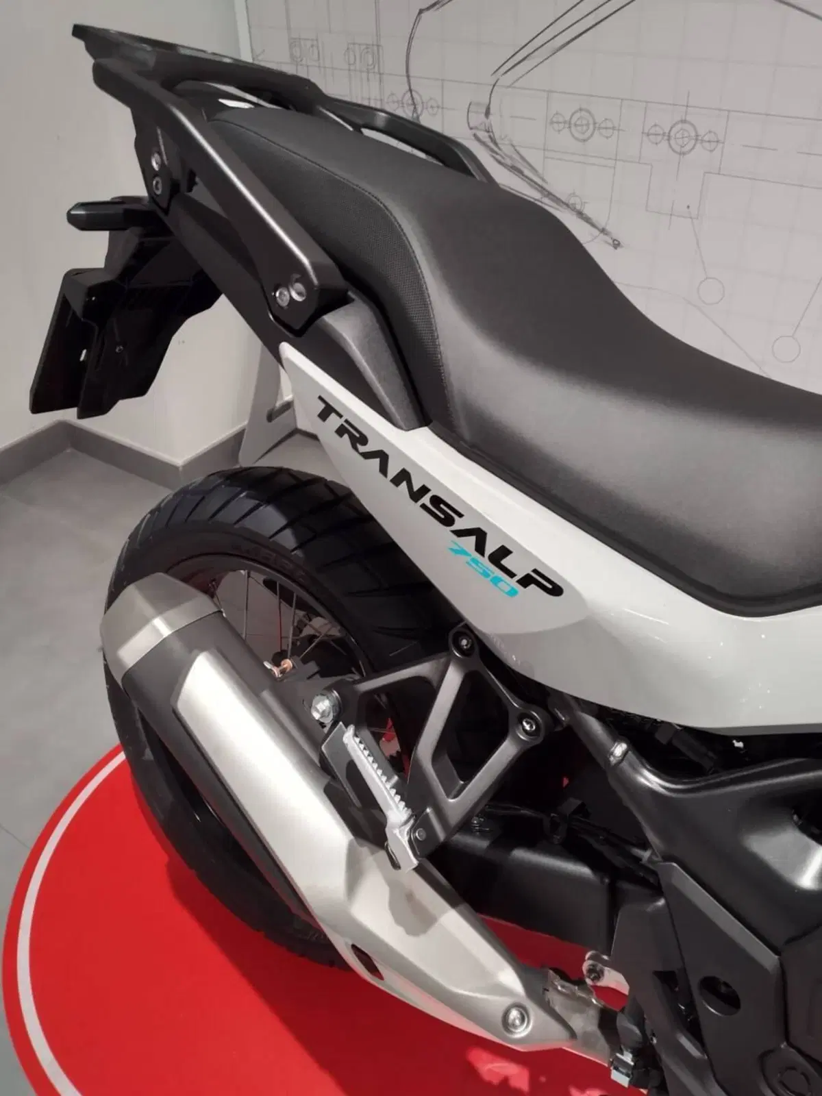 Honda Transalp XL750 (2026) (4)