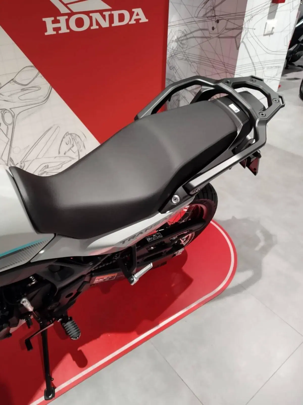 Honda Transalp XL750 (2026) (9)