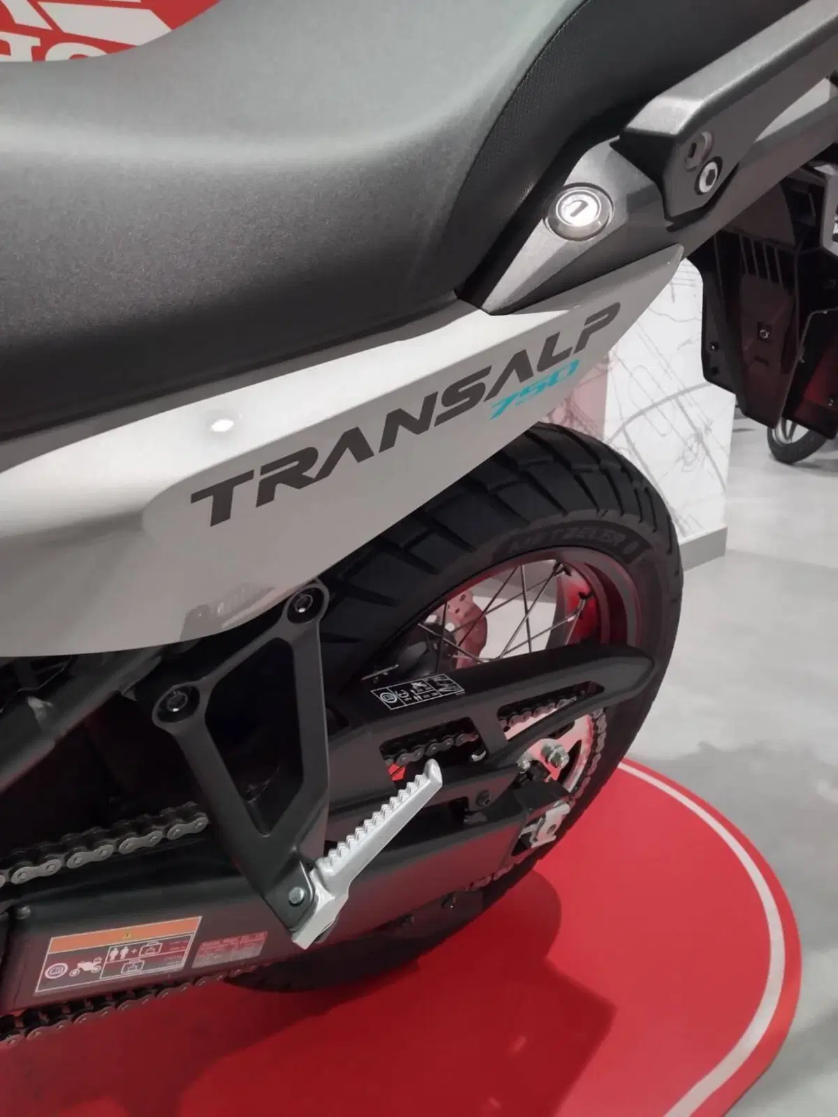 Honda Transalp XL750 (2026) (10)