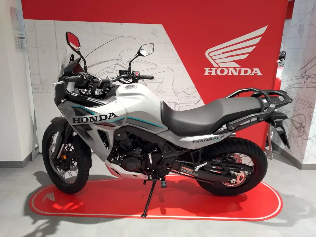 Honda Transalp XL750 (2026) (2)