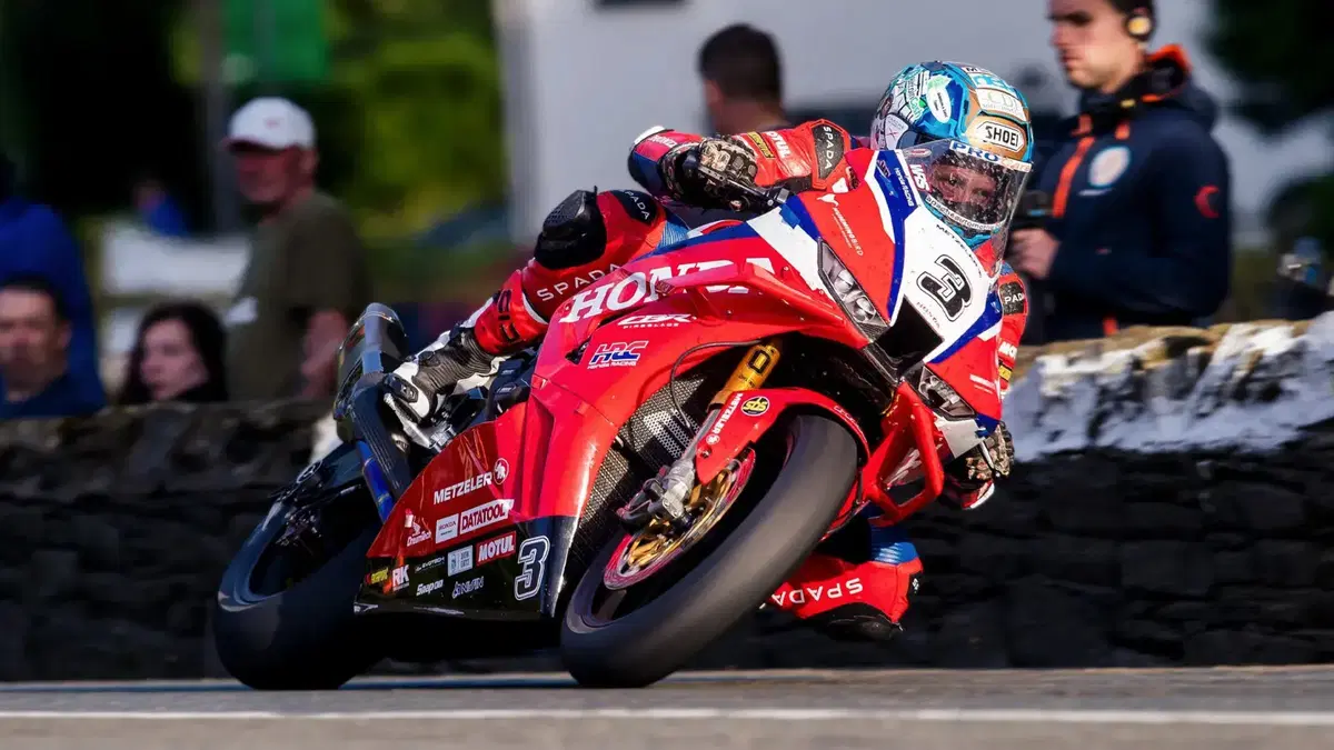 Tourist Trophy: Dean Harrison segna il giro pi&ugrave; veloce di sempre delle prime sessioni di qualifica