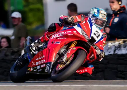 Tourist Trophy: Dean Harrison segna il giro più veloce di sempre delle prime sessioni di qualifica