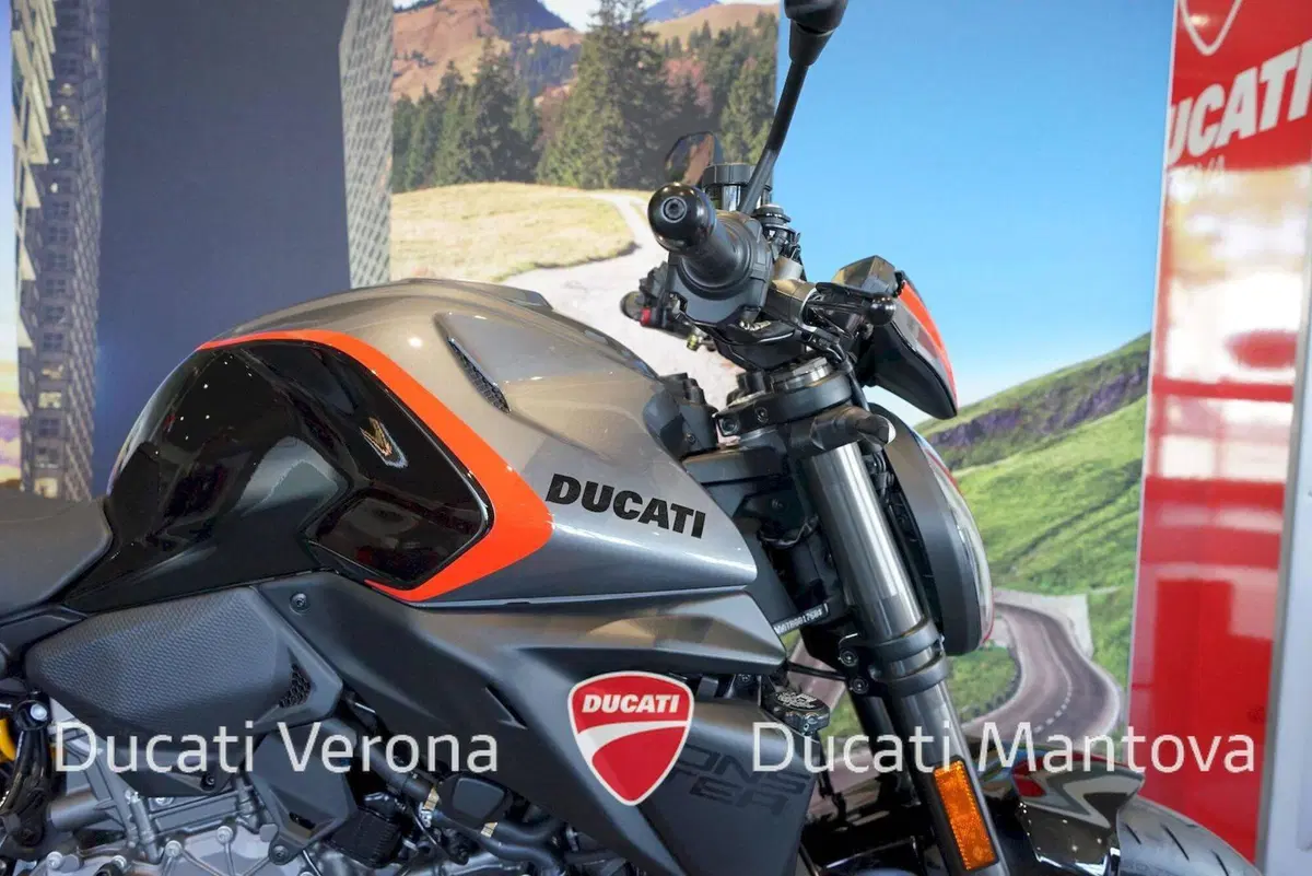 Ducati Monster 890 + (2026) (16)