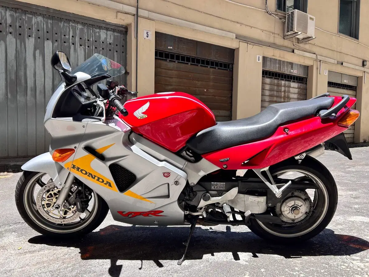 Honda VFR 800 (1998 - 01) (2)