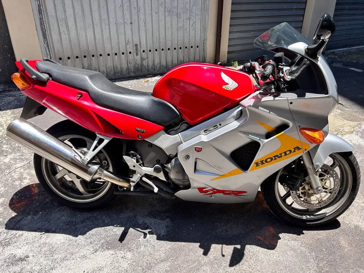 Honda VFR 800 (1998 - 01) (3)