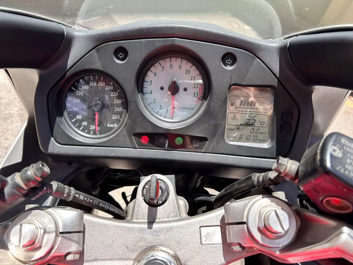 Honda VFR 800 (1998 - 01) (5)