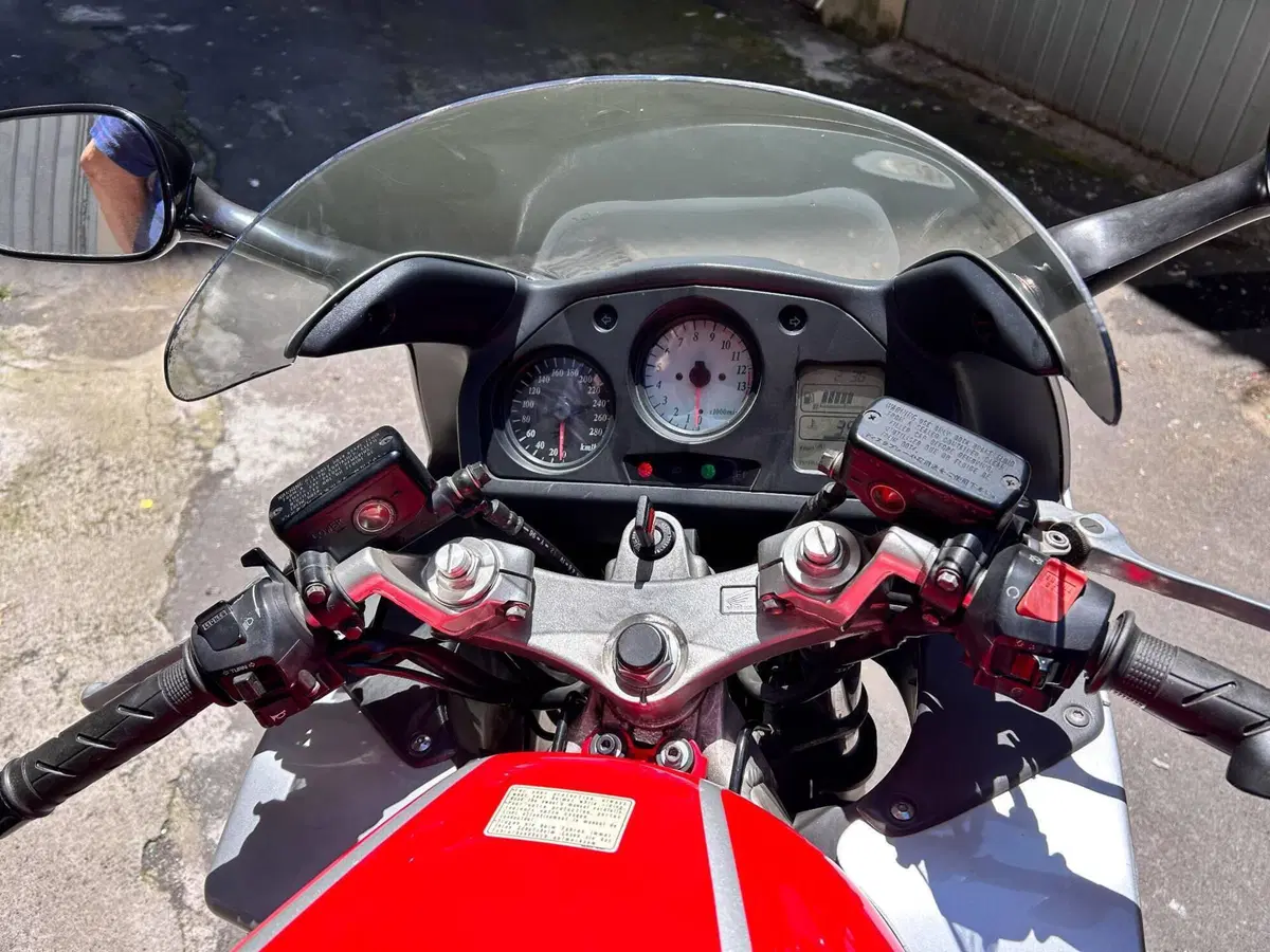 Honda VFR 800 (1998 - 01) (6)