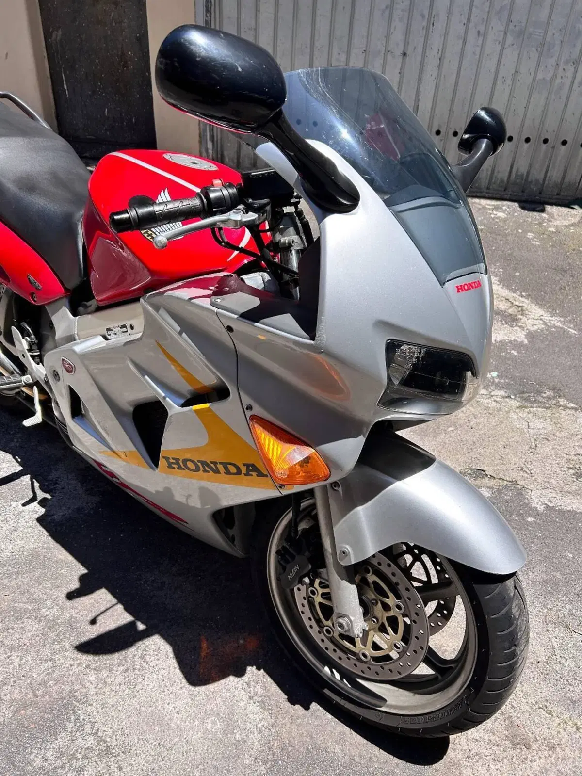 Honda VFR 800 (1998 - 01) (11)