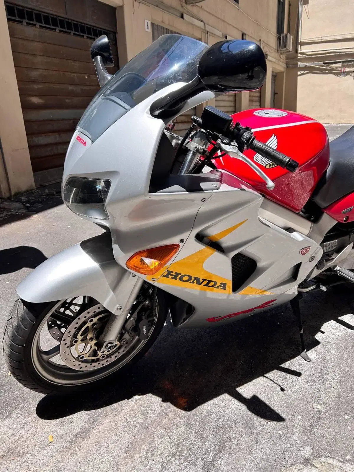 Honda VFR 800 (1998 - 01) (12)
