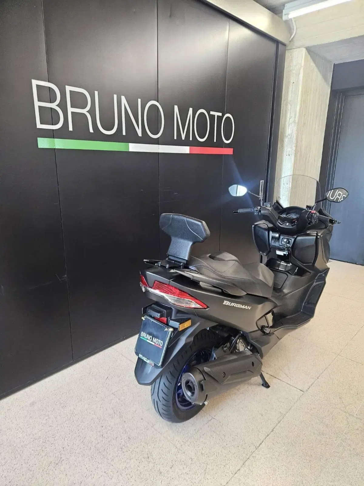 Suzuki Burgman AN 400 (2017 - 20) (2)