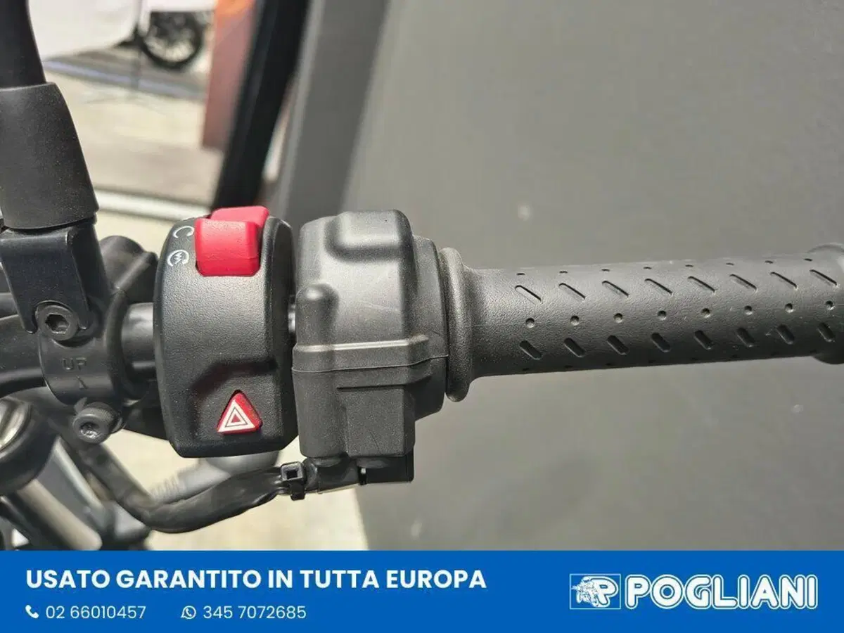 Triumph Street Twin 900 (2021 - 22) (9)