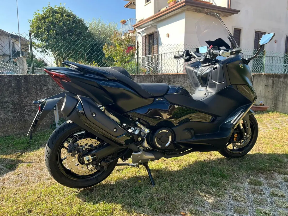 Yamaha T-Max 560 (2022 - 24) (4)