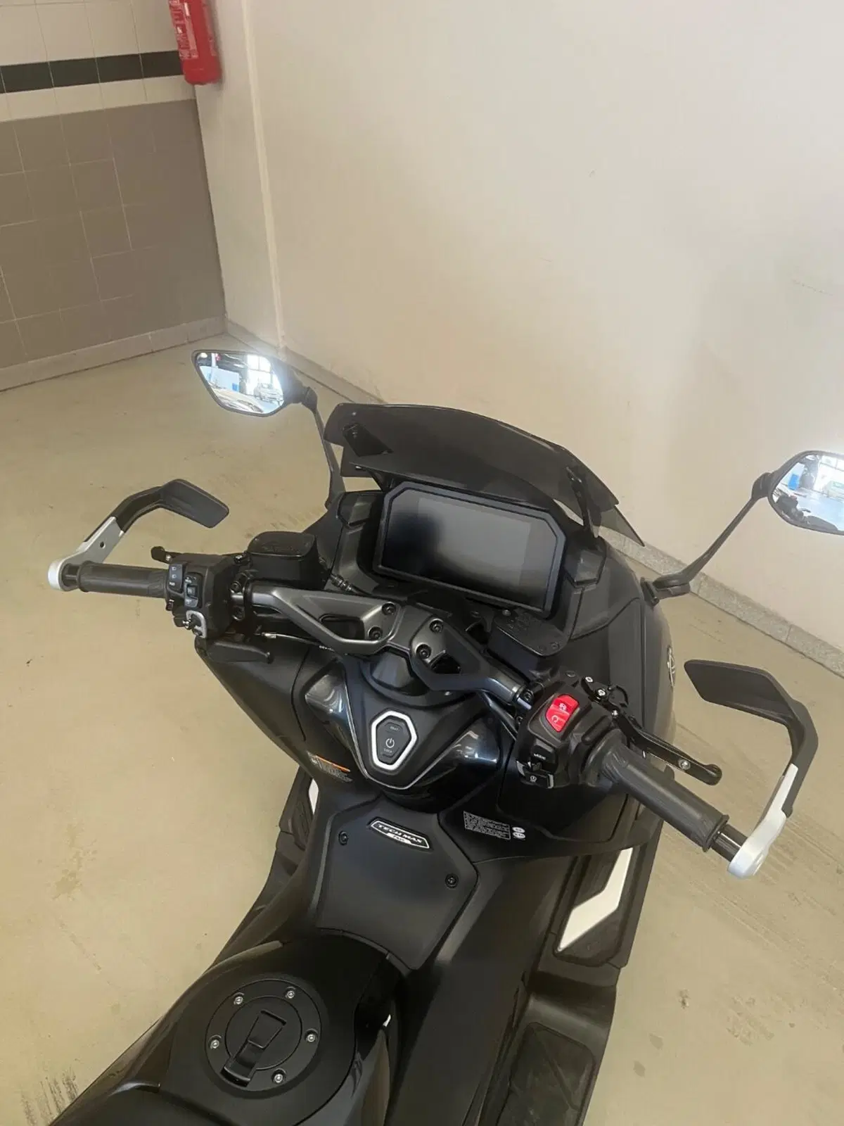 Yamaha T-Max 560 (2022 - 24) (10)