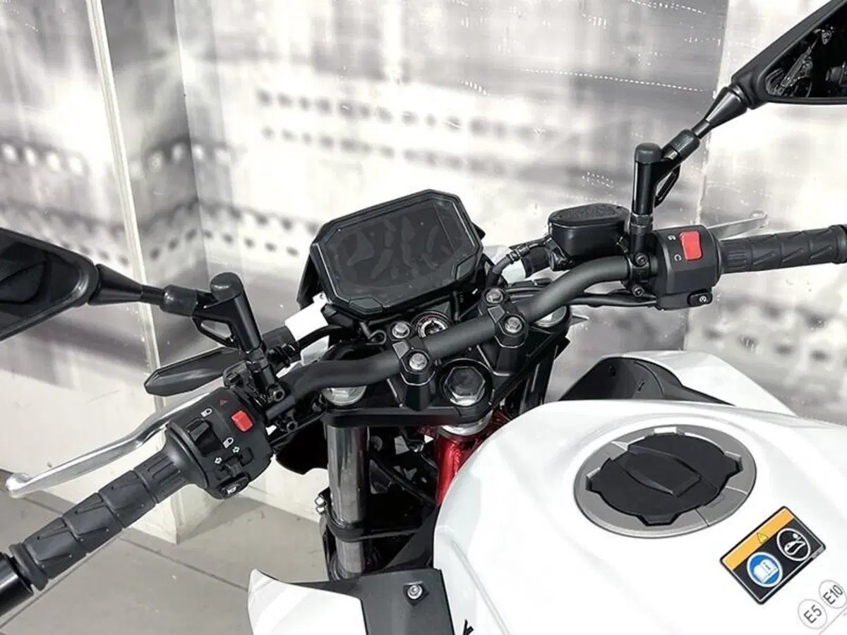 Kawasaki Z 500 SE (2024 - 26) (6)