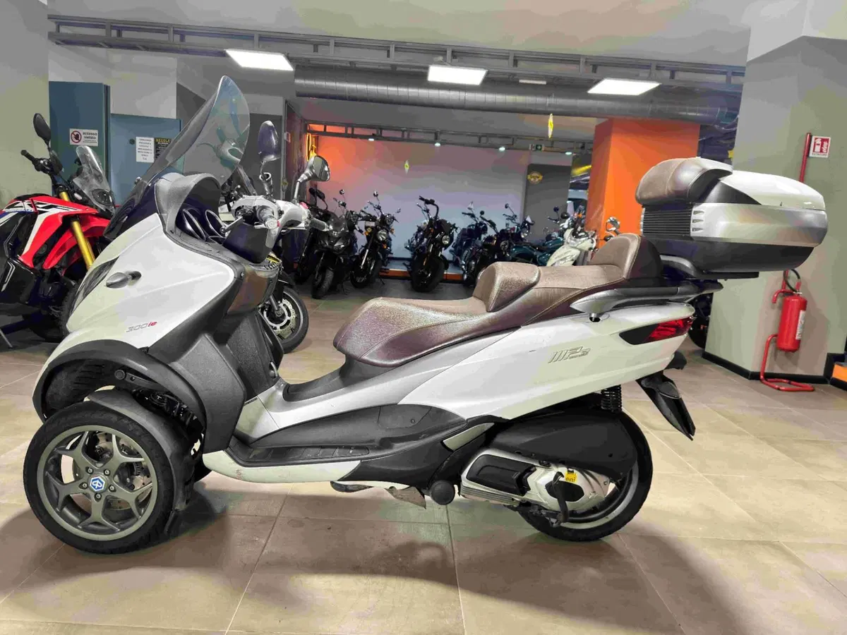 Piaggio Mp3 300 ie Business LT ABS (2014 - 16) (4)