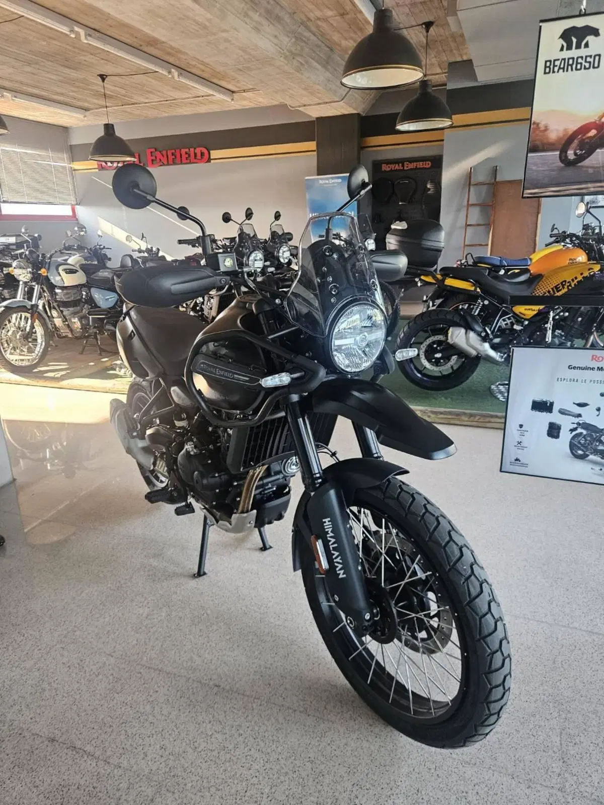 Royal Enfield Himalayan 450 Mana Black (2026) (3)