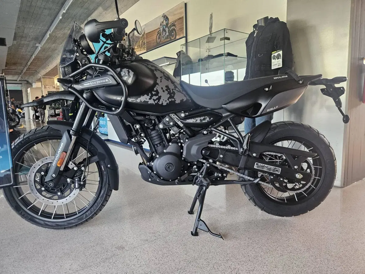 Royal Enfield Himalayan 450 Mana Black (2026) (4)