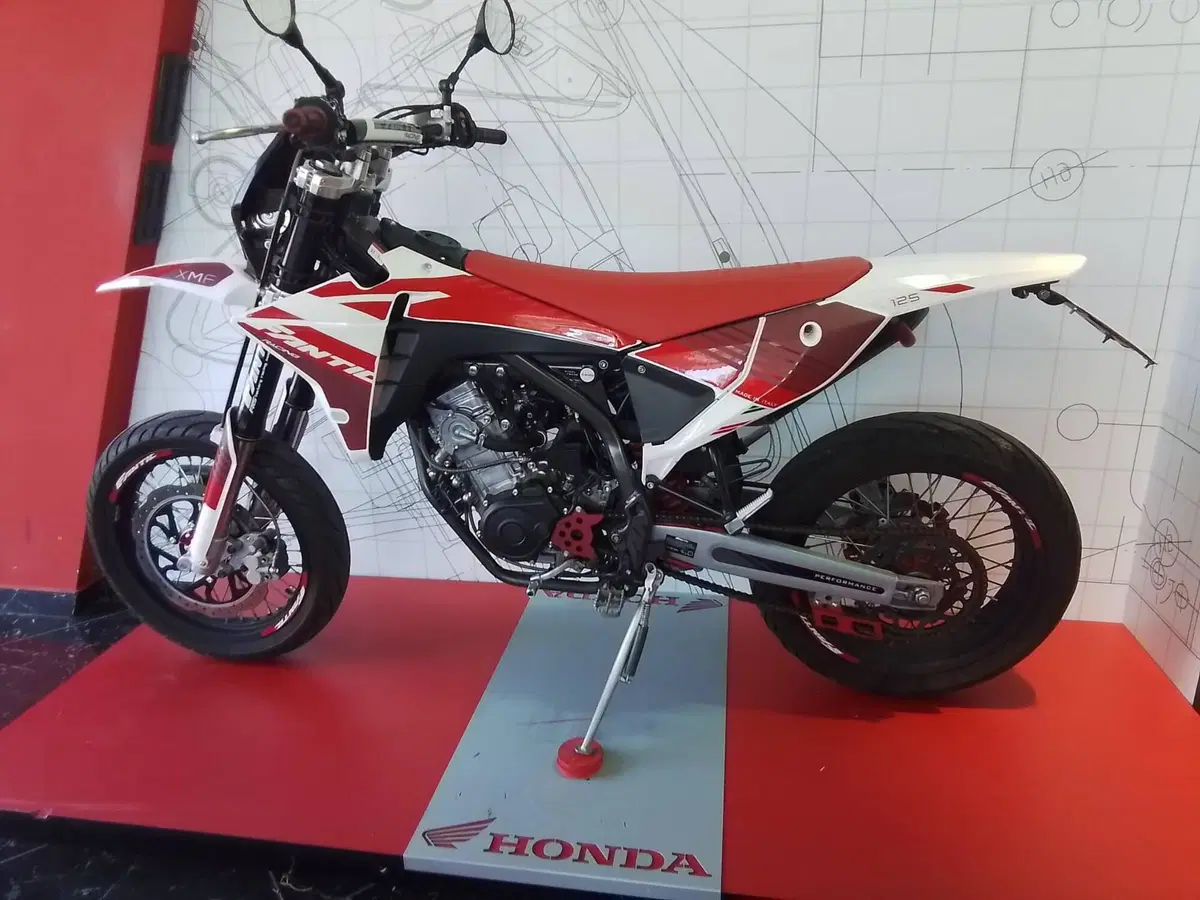 Fantic Motor XMF 125 Motard Performance 4T (2023 - 24) (5)