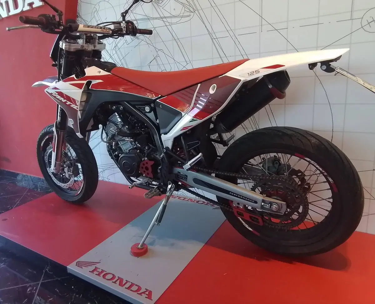 Fantic Motor XMF 125 Motard Performance 4T (2023 - 24) (6)