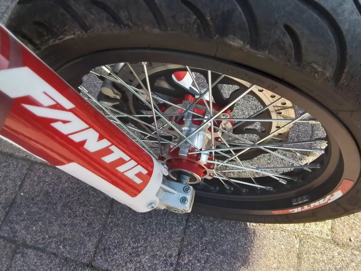Fantic Motor XMF 125 Motard Performance 4T (2023 - 24) (13)