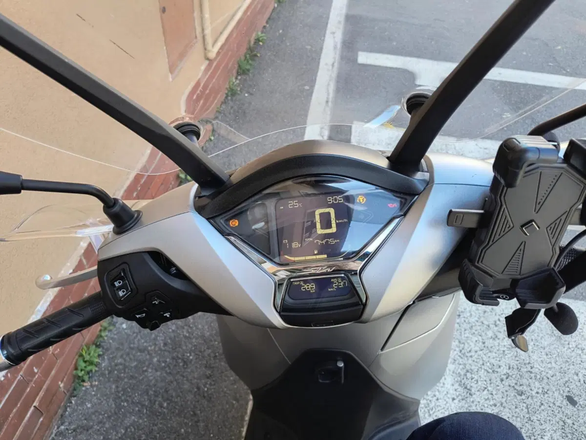 Honda SH 350 (2021 - 24) (9)