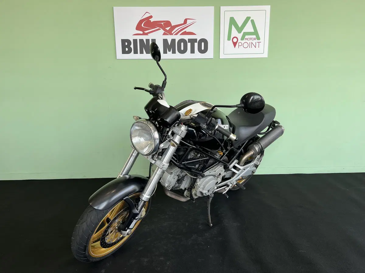 Ducati Monster 600 Dark (1998 - 01) (4)