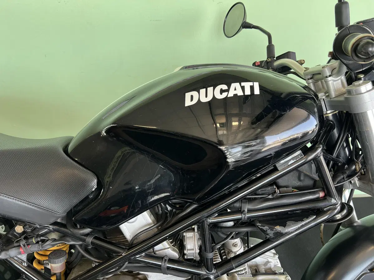 Ducati Monster 600 Dark (1998 - 01) (11)
