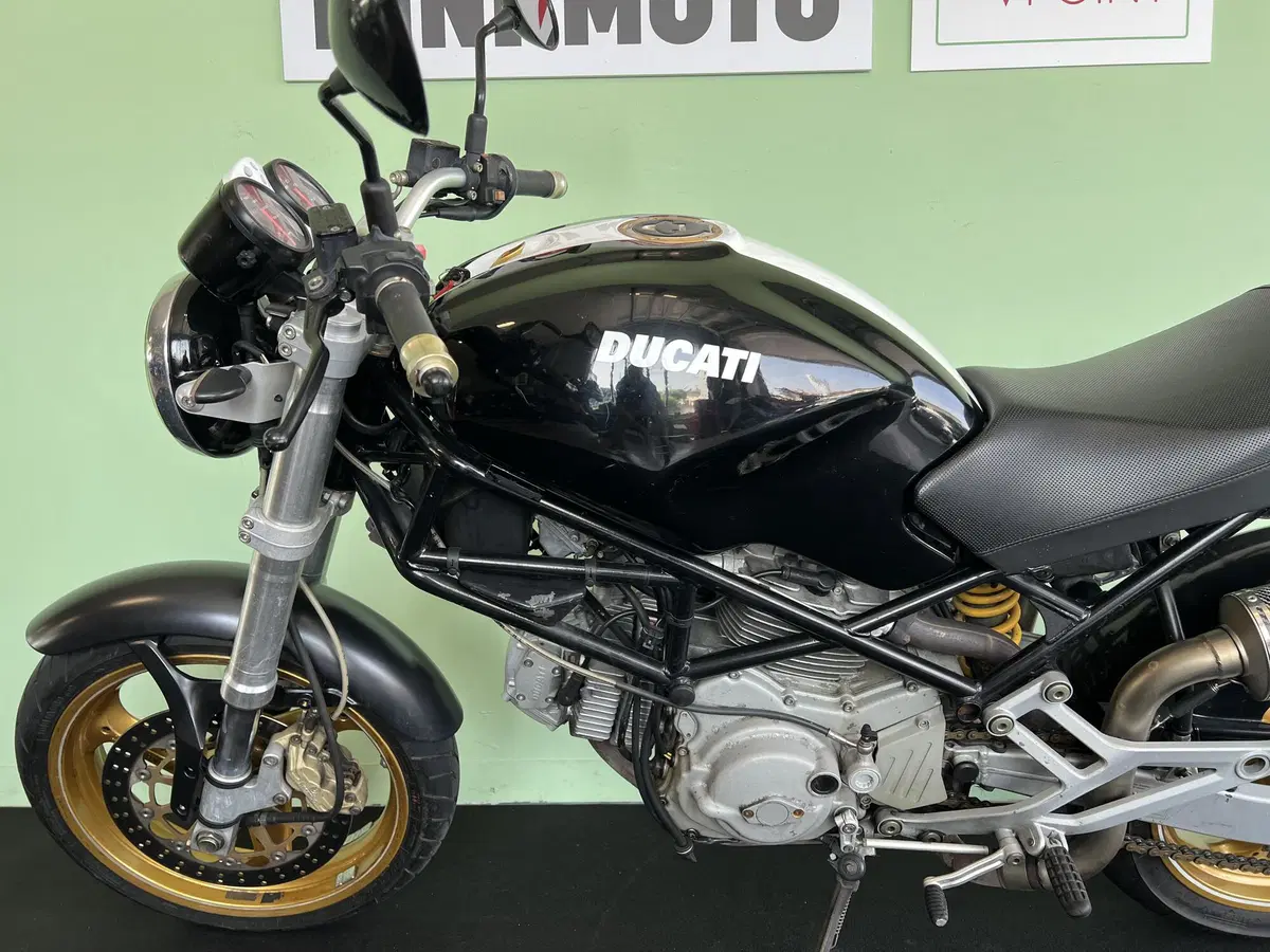 Ducati Monster 600 Dark (1998 - 01) (14)