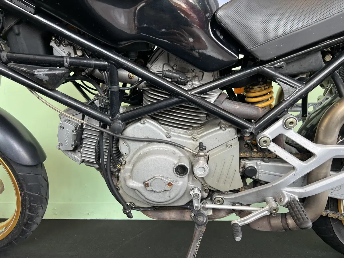 Ducati Monster 600 Dark (1998 - 01) (15)
