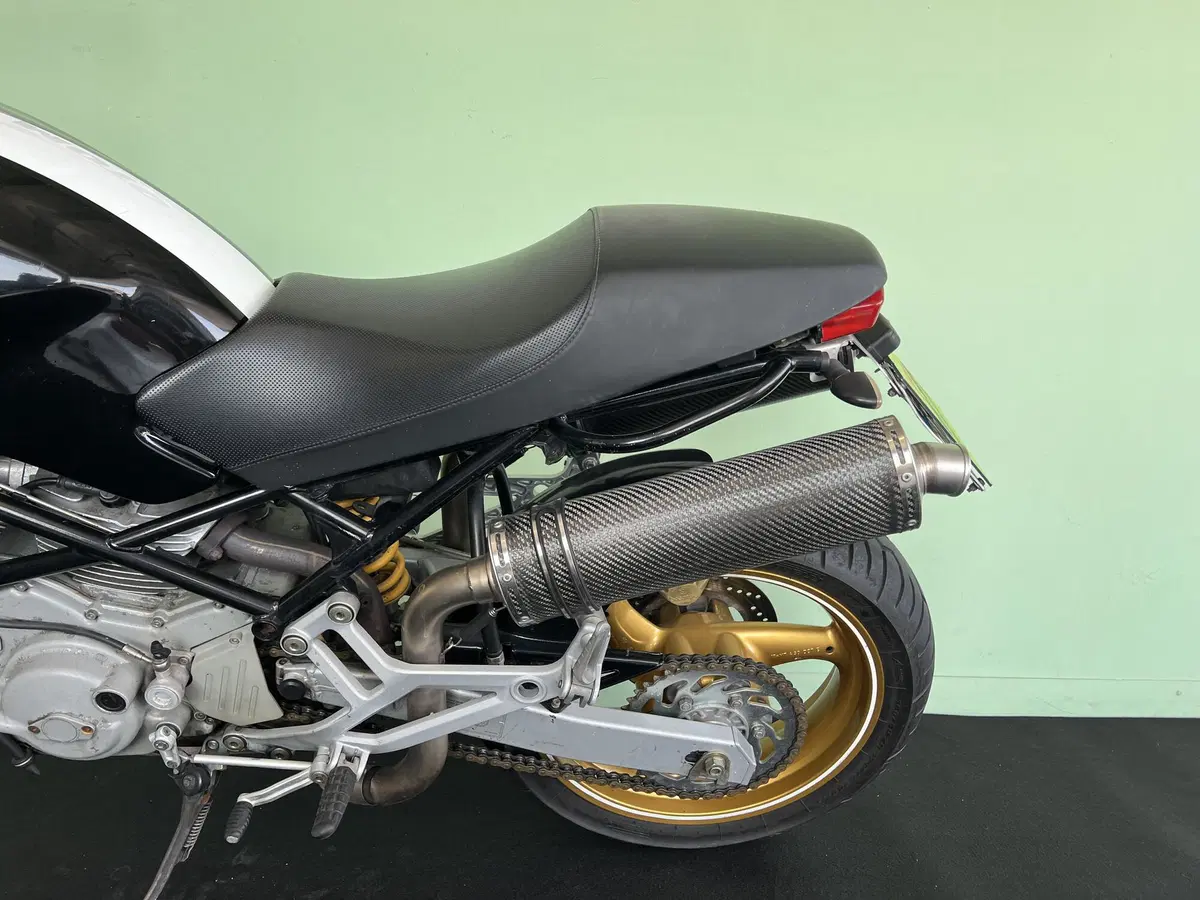 Ducati Monster 600 Dark (1998 - 01) (16)