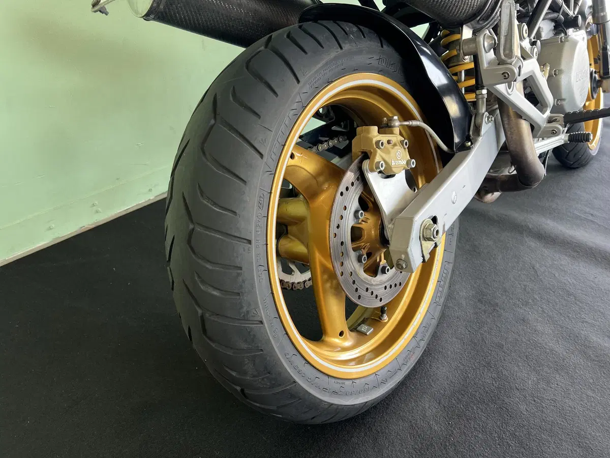 Ducati Monster 600 Dark (1998 - 01) (19)