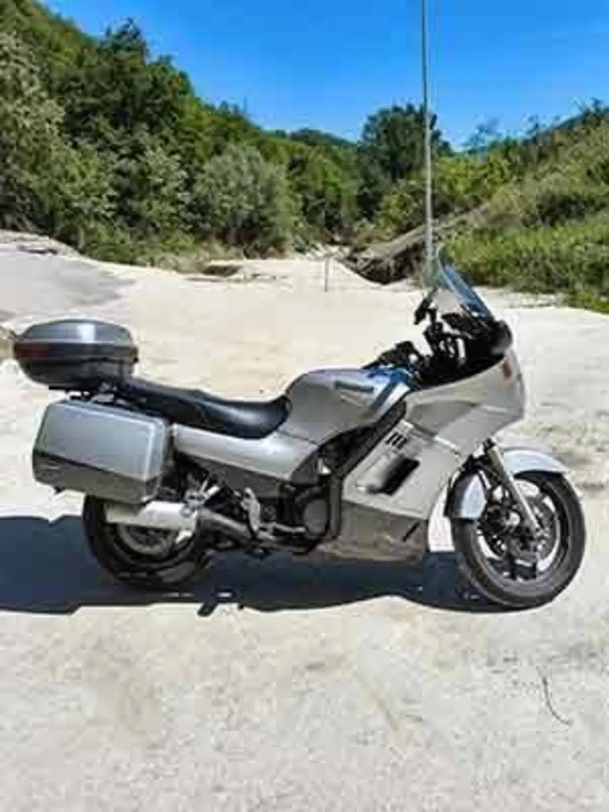 Kawasaki GTR 1000 (8)