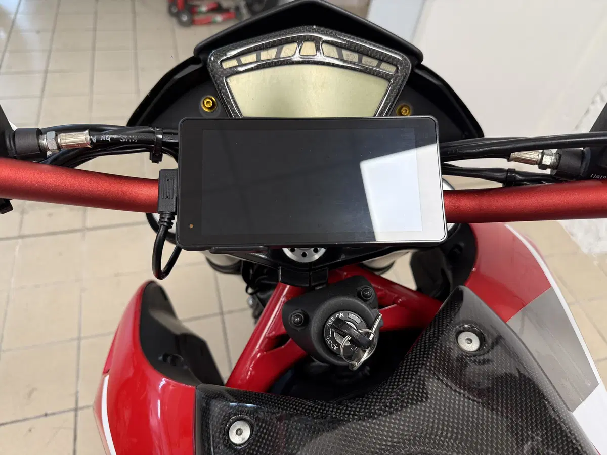 Ducati Hypermotard 796 (2012) (7)