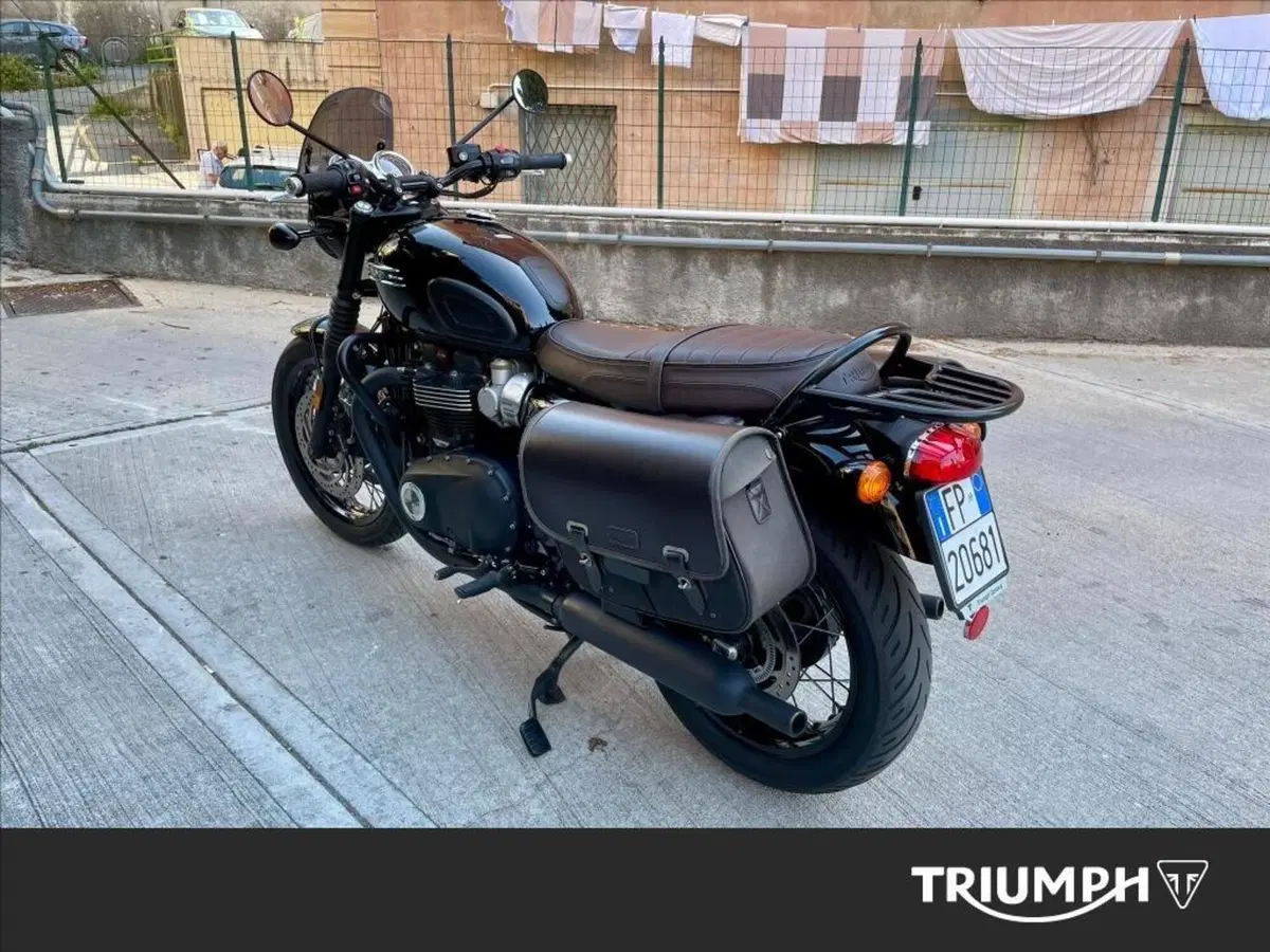 Triumph Bonneville T120 Black (2021 - 25) (5)
