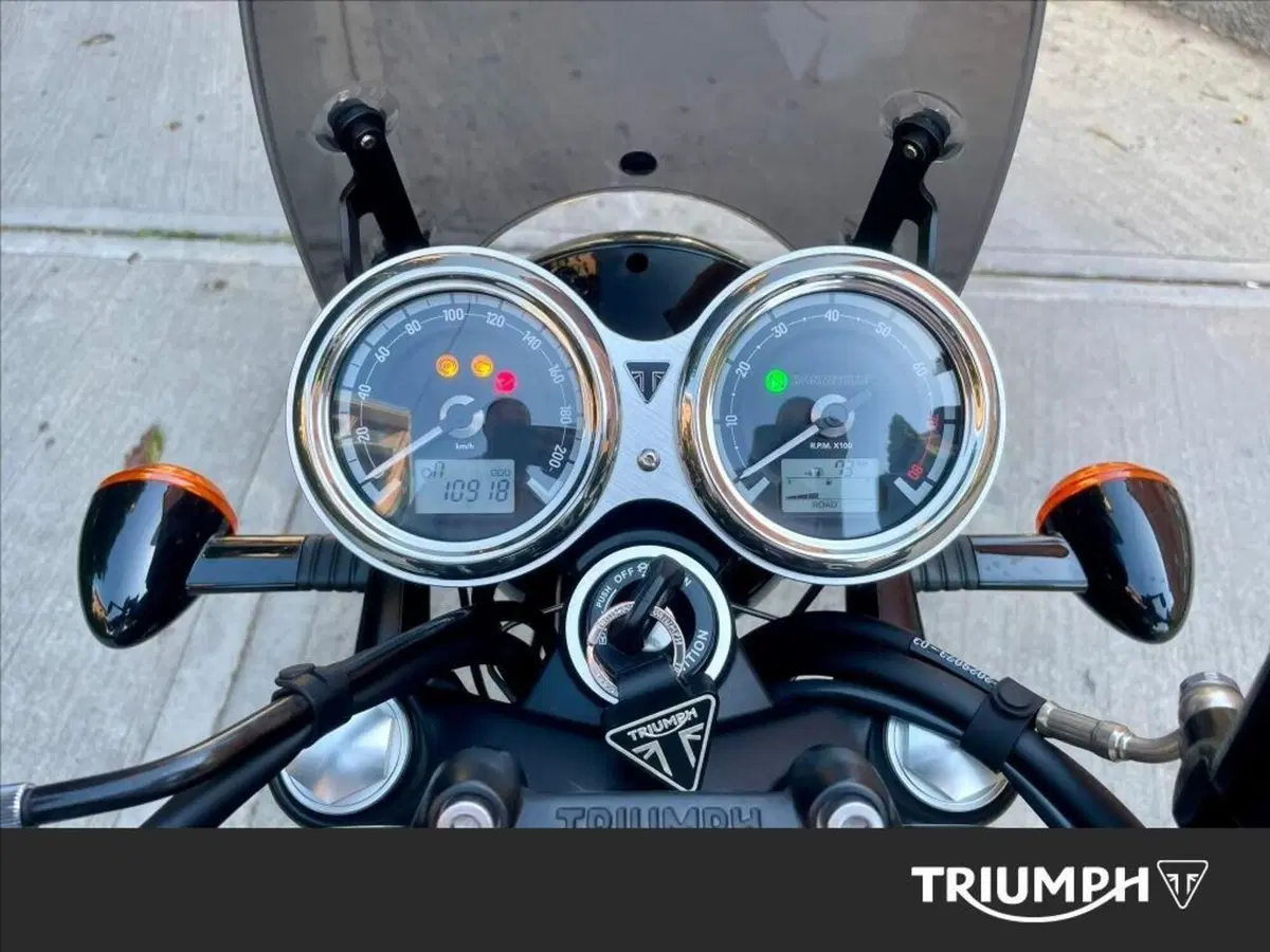 Triumph Bonneville T120 Black (2021 - 25) (8)