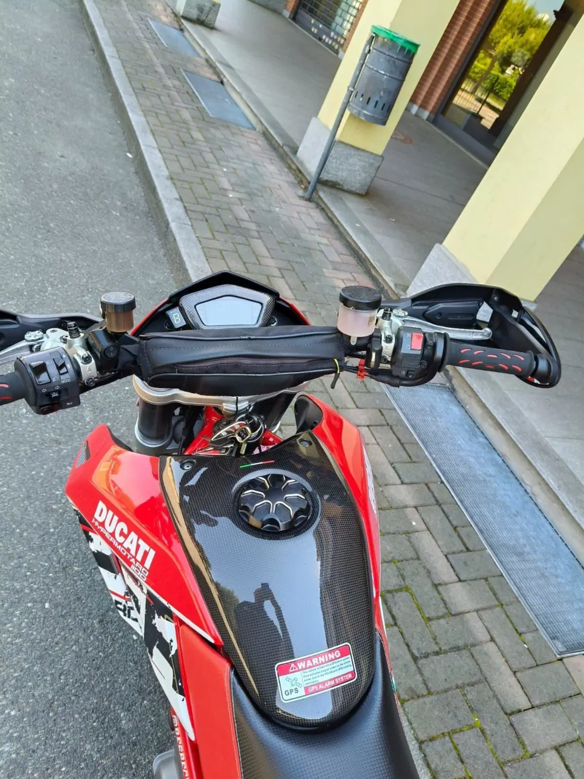 Ducati Hypermotard 1100 S (2007 - 09) (13)