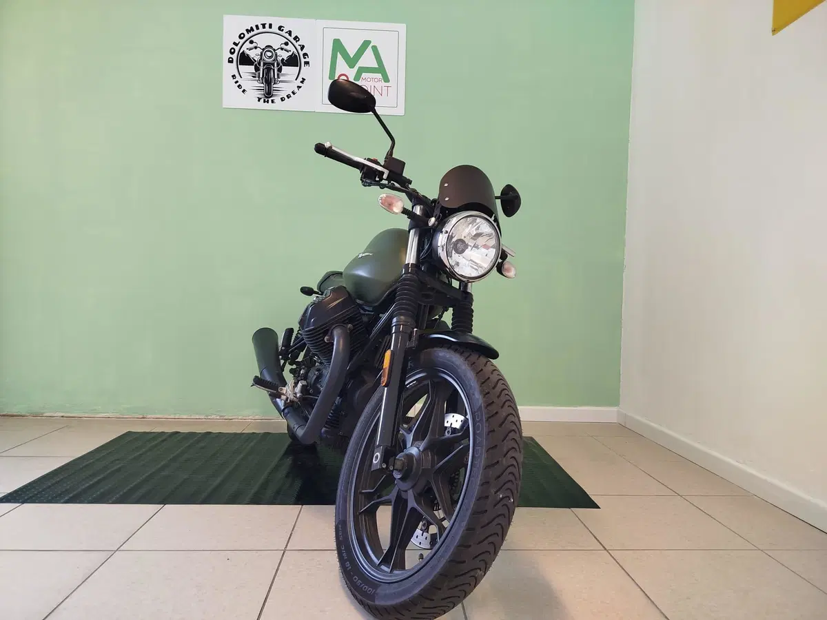 Moto Guzzi V7 III Stone (2017 - 20) (2)