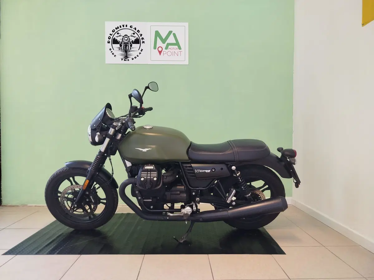 Moto Guzzi V7 III Stone (2017 - 20) (4)