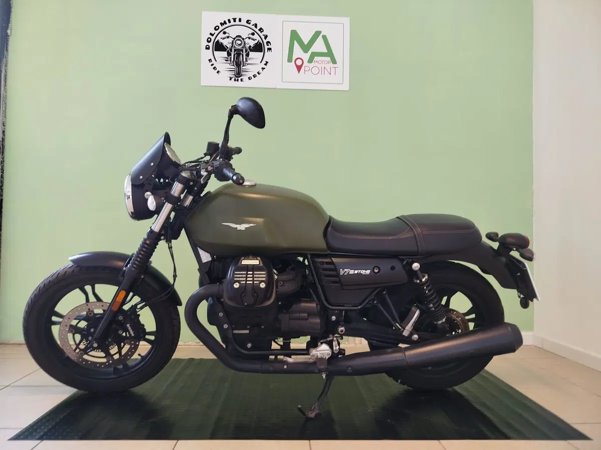 Moto Guzzi V7 III Stone (2017 - 20) (6)