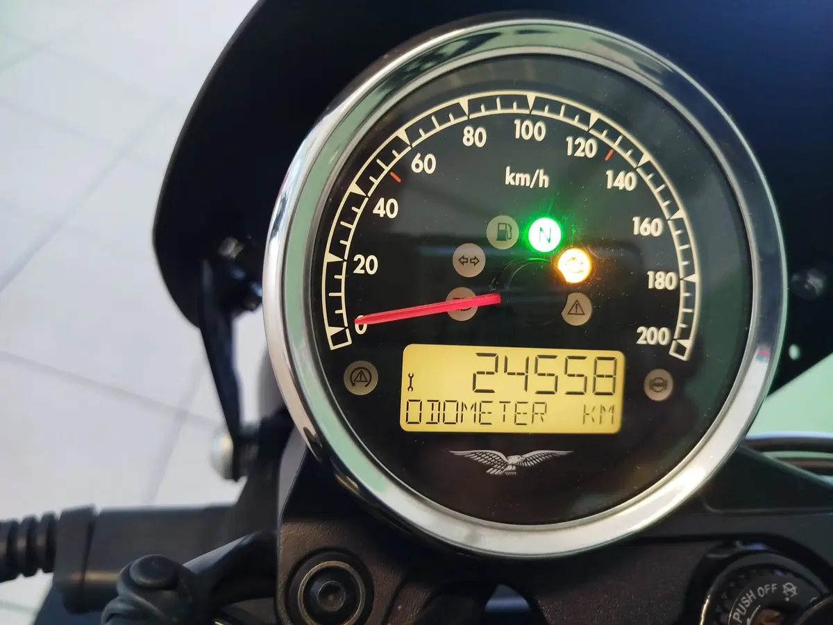 Moto Guzzi V7 III Stone (2017 - 20) (9)