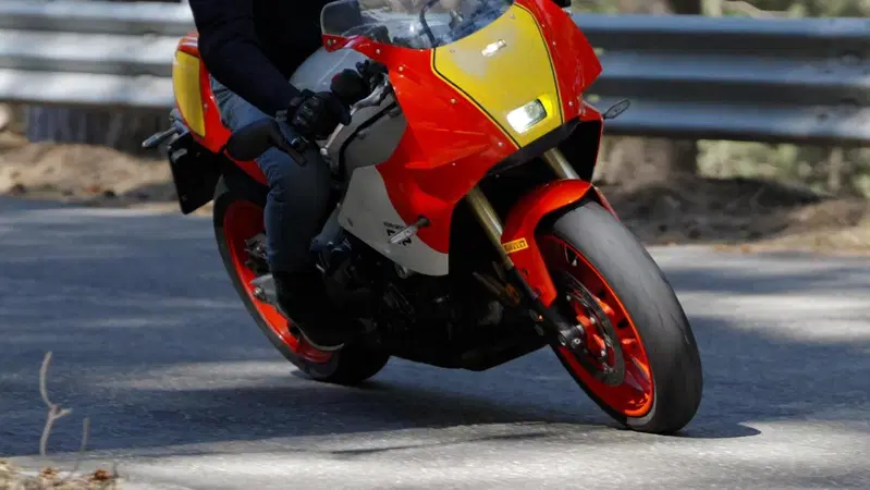 Touring, TT Pro o Race? Cosa cambia quando cambiamo le pastiglie dei freni? [VIDEO]
