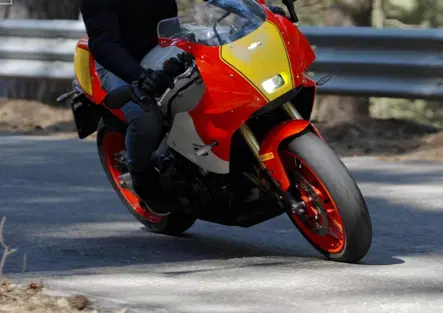 Touring, TT Pro o Race? Cosa cambia quando cambiamo le pastiglie dei freni? [VIDEO]