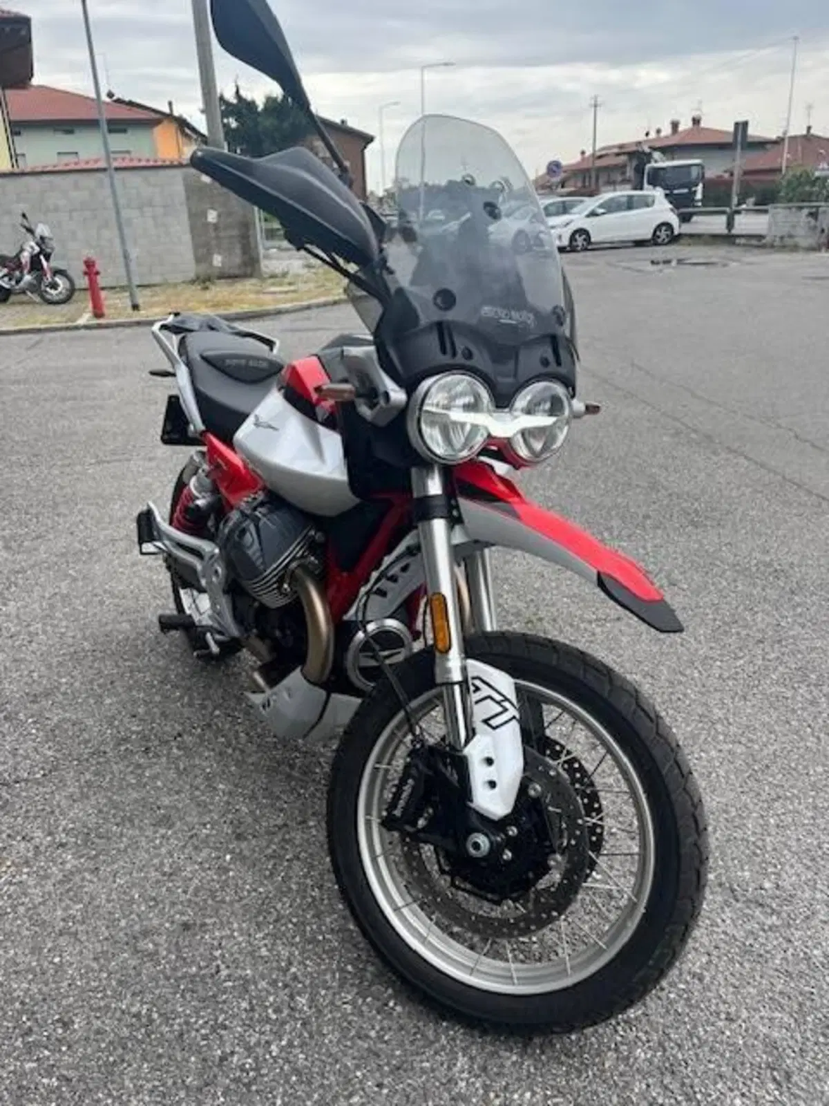 Moto Guzzi V85 TT (2024 - 26) (2)