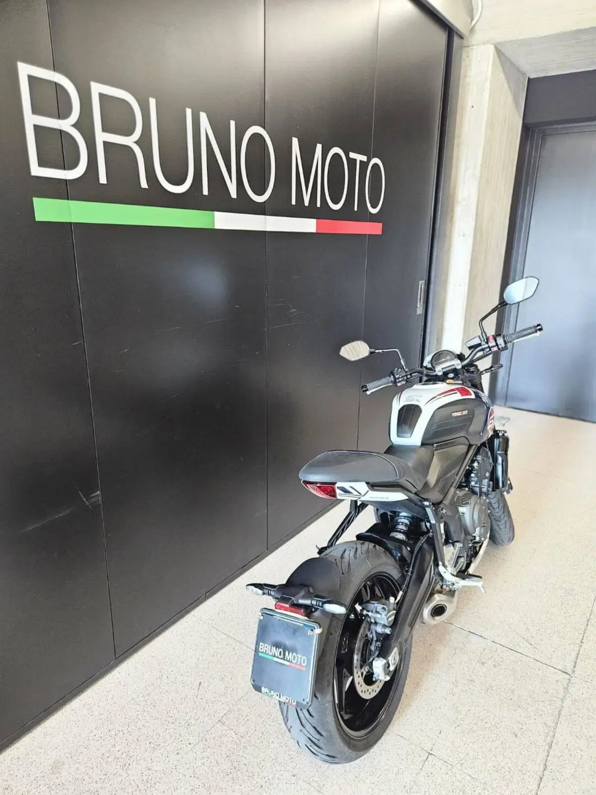 Triumph Trident 660 Triple Tribute Edition (2024) (4)