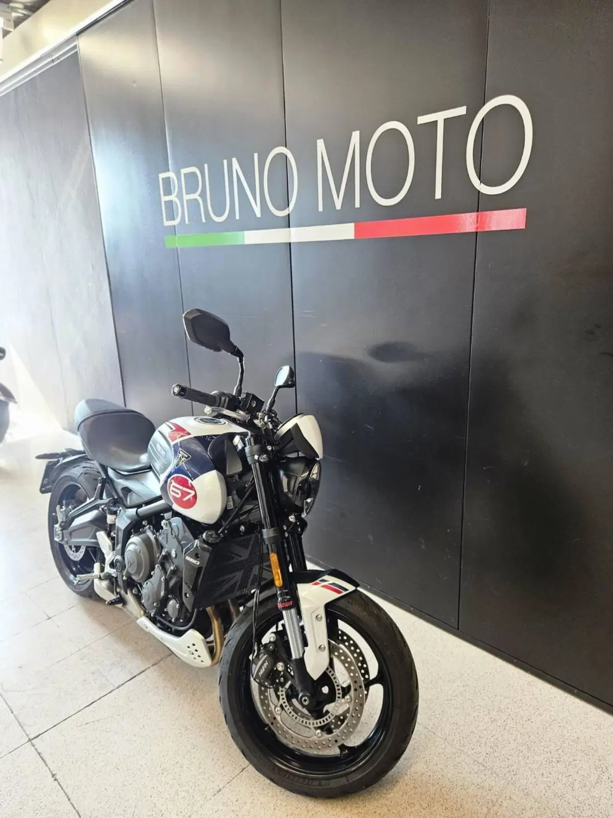 Triumph Trident 660 Triple Tribute Edition (2024) (6)